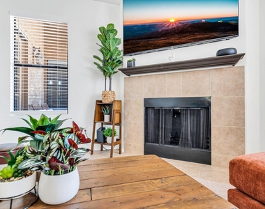 8787 E Mountain View Road - Photo Thumbnail 7