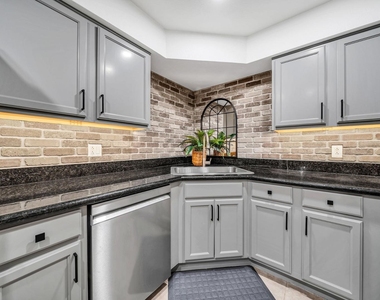 8787 E Mountain View Road - Photo Thumbnail 15