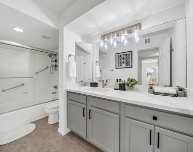 8787 E Mountain View Road - Photo Thumbnail 20
