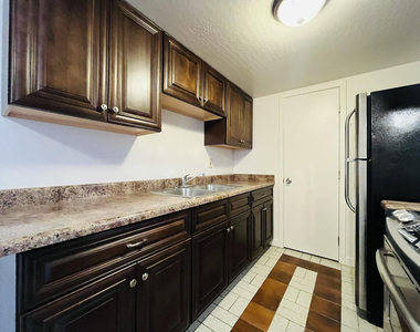 5041 N 40th Avenue - Photo Thumbnail 17