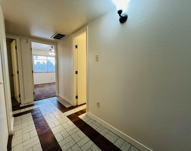 5041 N 40th Avenue - Photo Thumbnail 13