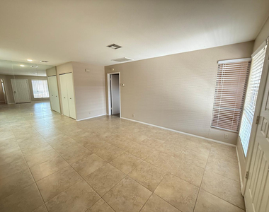 312 W Yukon Drive - Photo Thumbnail 13