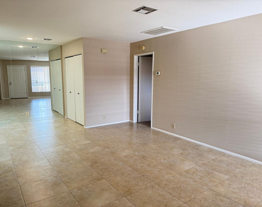 312 W Yukon Drive - Photo Thumbnail 15