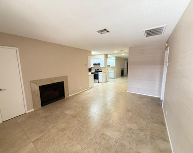 312 W Yukon Drive - Photo Thumbnail 8