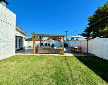 8449 E Roanoke Avenue - Photo Thumbnail 24