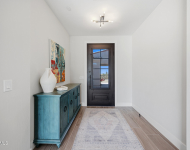 6896 E Lomas Verdes Drive - Photo Thumbnail 3