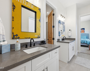 6896 E Lomas Verdes Drive - Photo Thumbnail 31