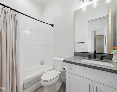 6896 E Lomas Verdes Drive - Photo Thumbnail 37