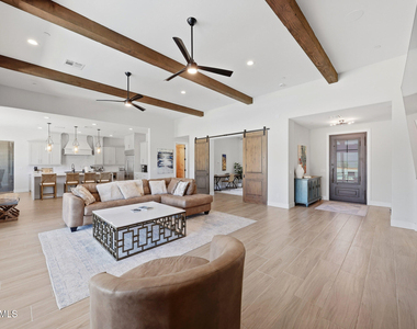 6896 E Lomas Verdes Drive - Photo Thumbnail 4