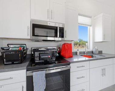 6896 E Lomas Verdes Drive - Photo Thumbnail 54