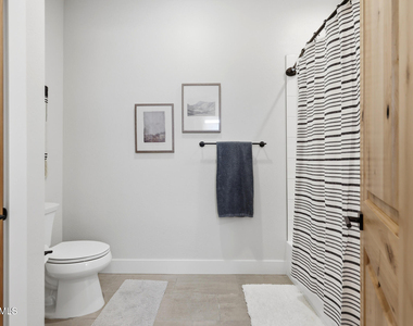 6896 E Lomas Verdes Drive - Photo Thumbnail 32