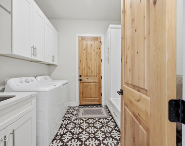 6896 E Lomas Verdes Drive - Photo Thumbnail 39