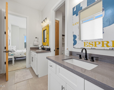 6896 E Lomas Verdes Drive - Photo Thumbnail 30