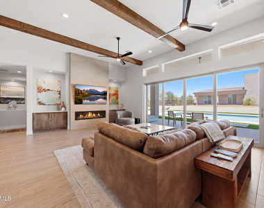 6896 E Lomas Verdes Drive - Photo Thumbnail 6