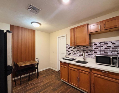 4810 N 69th Drive - Photo Thumbnail 1