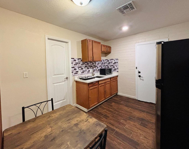 4810 N 69th Drive - Photo Thumbnail 4