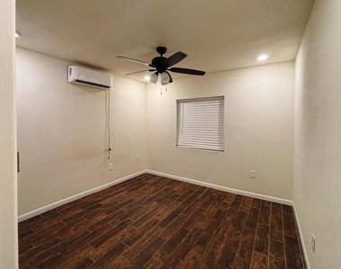 4810 N 69th Drive - Photo Thumbnail 7