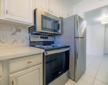 1650 N 87th Terrace - Photo Thumbnail 9