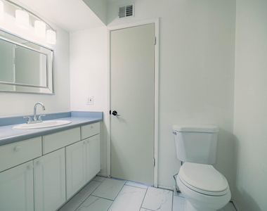 1650 N 87th Terrace - Photo Thumbnail 15