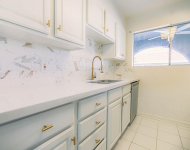 1650 N 87th Terrace - Photo Thumbnail 13