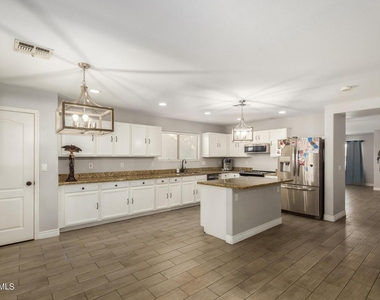 9124 W Elm Street - Photo Thumbnail 7