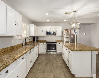 9124 W Elm Street - Photo Thumbnail 6