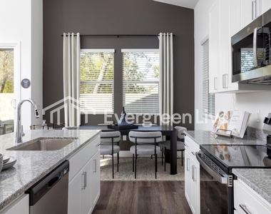 9117 N 181st Avenue - Photo Thumbnail 3