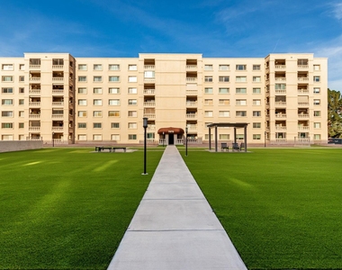 7970 E Camelback Road - Photo Thumbnail 30