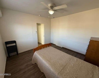 936 E 8th Street - Photo Thumbnail 6