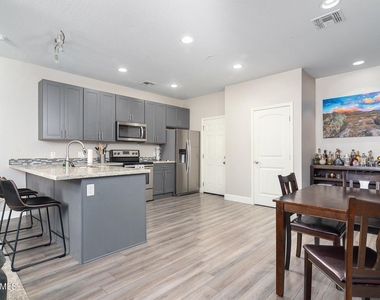 1406 W Main Street - Photo Thumbnail 9