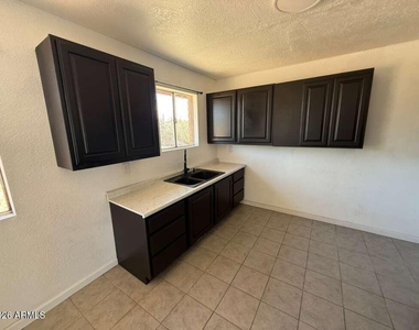 3105 E 14th Street - Photo Thumbnail 6