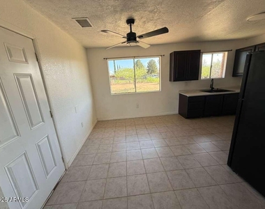 3105 E 14th Street - Photo Thumbnail 4