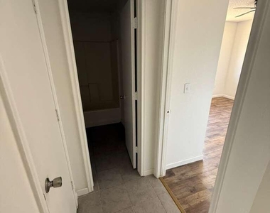 3105 E 14th Street - Photo Thumbnail 10
