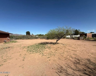 3105 E 14th Street - Photo Thumbnail 17