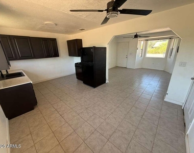 3105 E 14th Street - Photo Thumbnail 5
