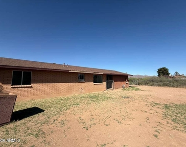 3105 E 14th Street - Photo Thumbnail 19
