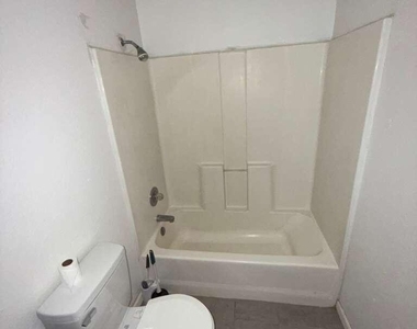 3105 E 14th Street - Photo Thumbnail 12