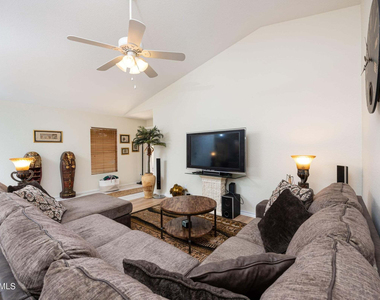 707 W Baylor Lane - Photo Thumbnail 15