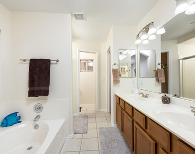 707 W Baylor Lane - Photo Thumbnail 5