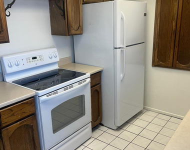 3301 E Earll Drive - Photo Thumbnail 3