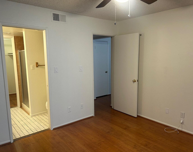 3301 E Earll Drive - Photo Thumbnail 6