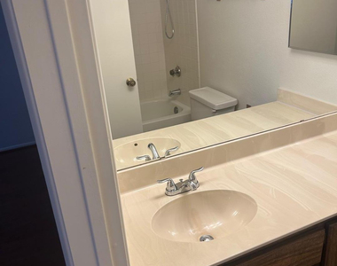 3301 E Earll Drive - Photo Thumbnail 12