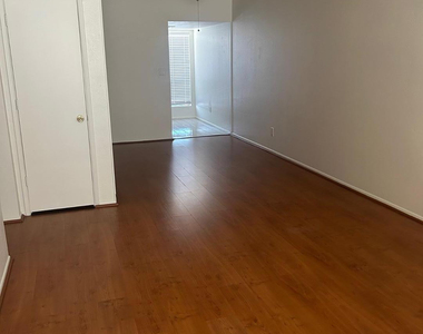 3301 E Earll Drive - Photo Thumbnail 1