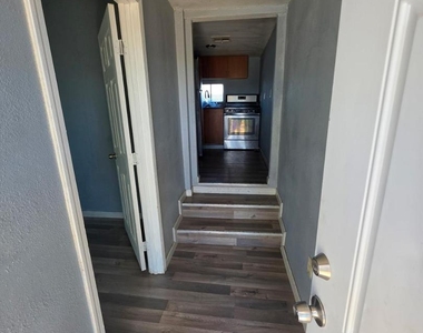 8038 W Palmaire Avenue - Photo Thumbnail 7