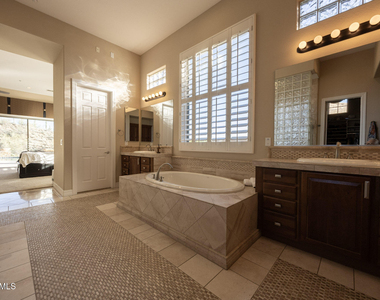42121 N Anthem Creek Drive - Photo Thumbnail 12