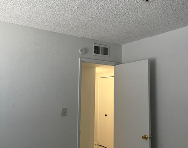 8402 W Montecito Avenue - Photo Thumbnail 11