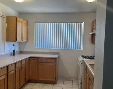 8402 W Montecito Avenue - Photo Thumbnail 7