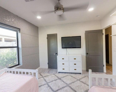 4214 N 20th Street - Photo Thumbnail 14