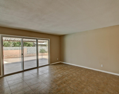 1030 E Manhatton Drive - Photo Thumbnail 18