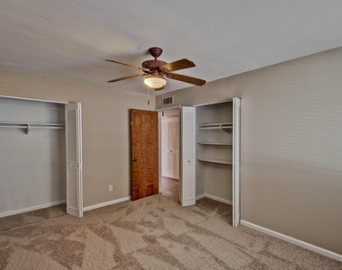 1030 E Manhatton Drive - Photo Thumbnail 15